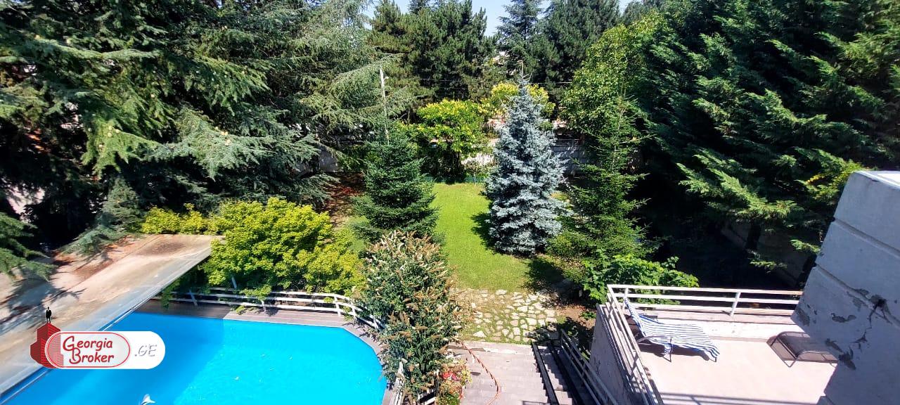 продается дом с новым ремонтом 9-комнат